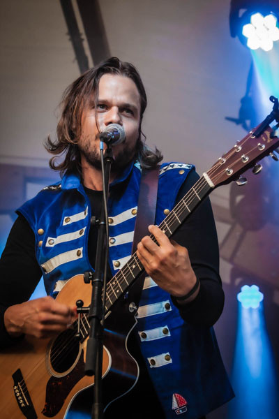 77 Bombay Street / Support: Joya Marleen &middot; Mühle Hunziken