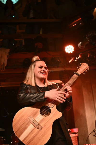 Anna Rossinelli / Support: Zoey &middot; Mühle Hunziken