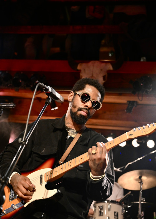 Curtis Harding / Support: Zoey &middot; Mühle Hunziken