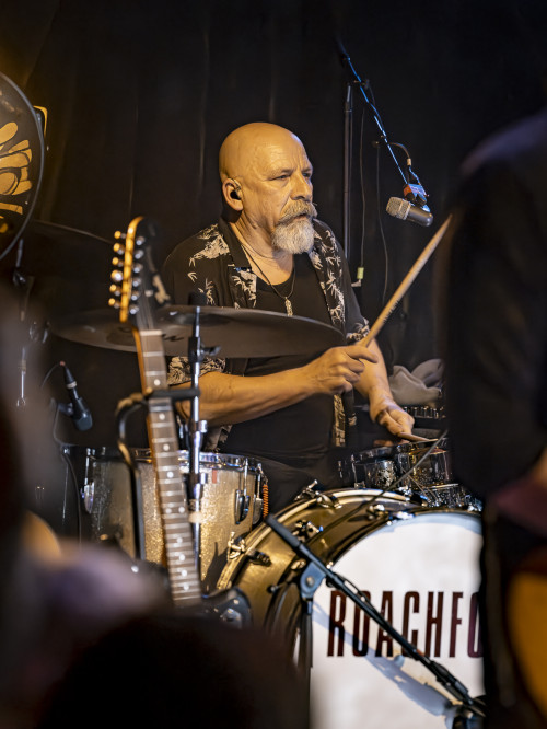 ROACHFORD / Support: Ada Morghe &middot; Mühle Hunziken