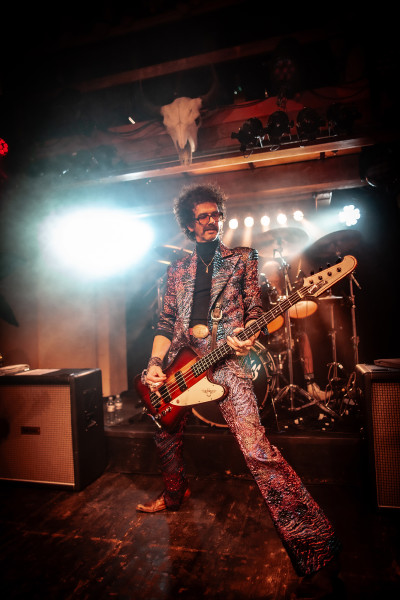 The Darkness / Support: Désirée Mishoe &middot; Mühle Hunziken