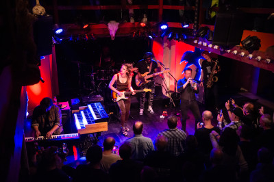 Ana Popovic &middot; Mühle Hunziken