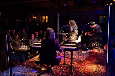 Caroline Chevin feat. Rose Ann Dimalanta &middot; Mühle Hunziken