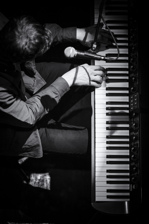 Charlie Cunningham / Support: Lily Lyons &middot; Mühle Hunziken