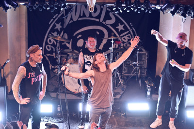 Donots / Support: The High Times &middot; Mühle Hunziken