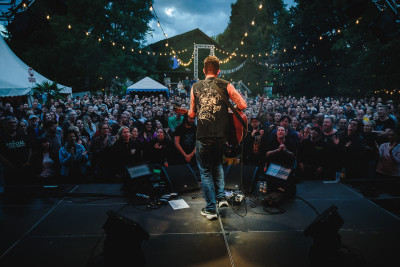 Frank Turner Openair / Support: Katacombs &middot; Mühle Hunziken