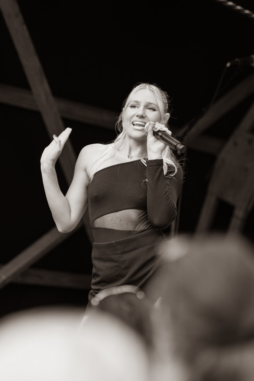 Loco Escrito Openair / Support: Florencia Yunis &middot; Mühle Hunziken