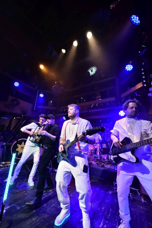 Modern Day Heroes & Karthun &middot; Mühle Hunziken