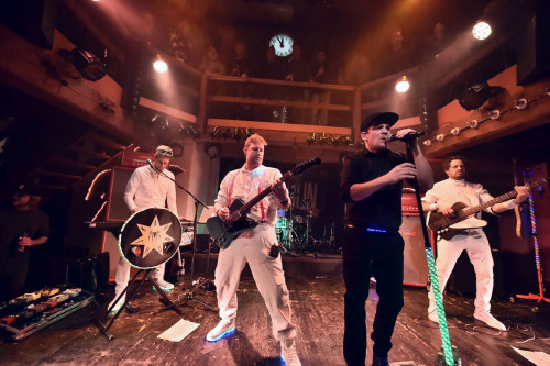 Modern Day Heroes & Karthun &middot; Mühle Hunziken