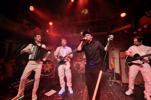 Modern Day Heroes & Karthun &middot; Mühle Hunziken