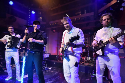 Modern Day Heroes & Karthun &middot; Mühle Hunziken