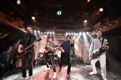 Modern Day Heroes & Karthun &middot; Mühle Hunziken