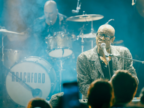 ROACHFORD / Support: Ada Morghe &middot; Mühle Hunziken