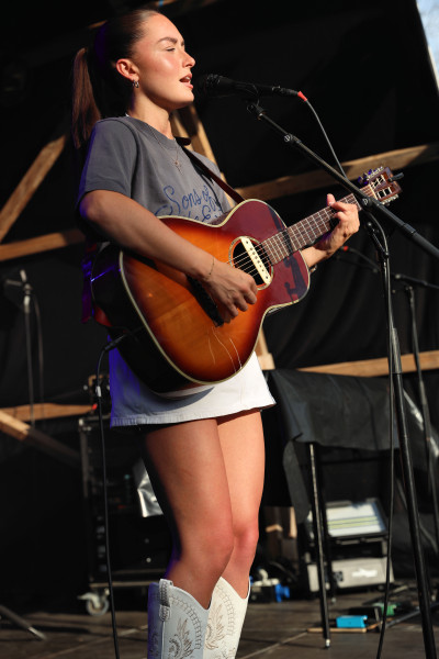 Sons of the East Openair / Support: Niamh McCrystal &middot; Mühle Hunziken